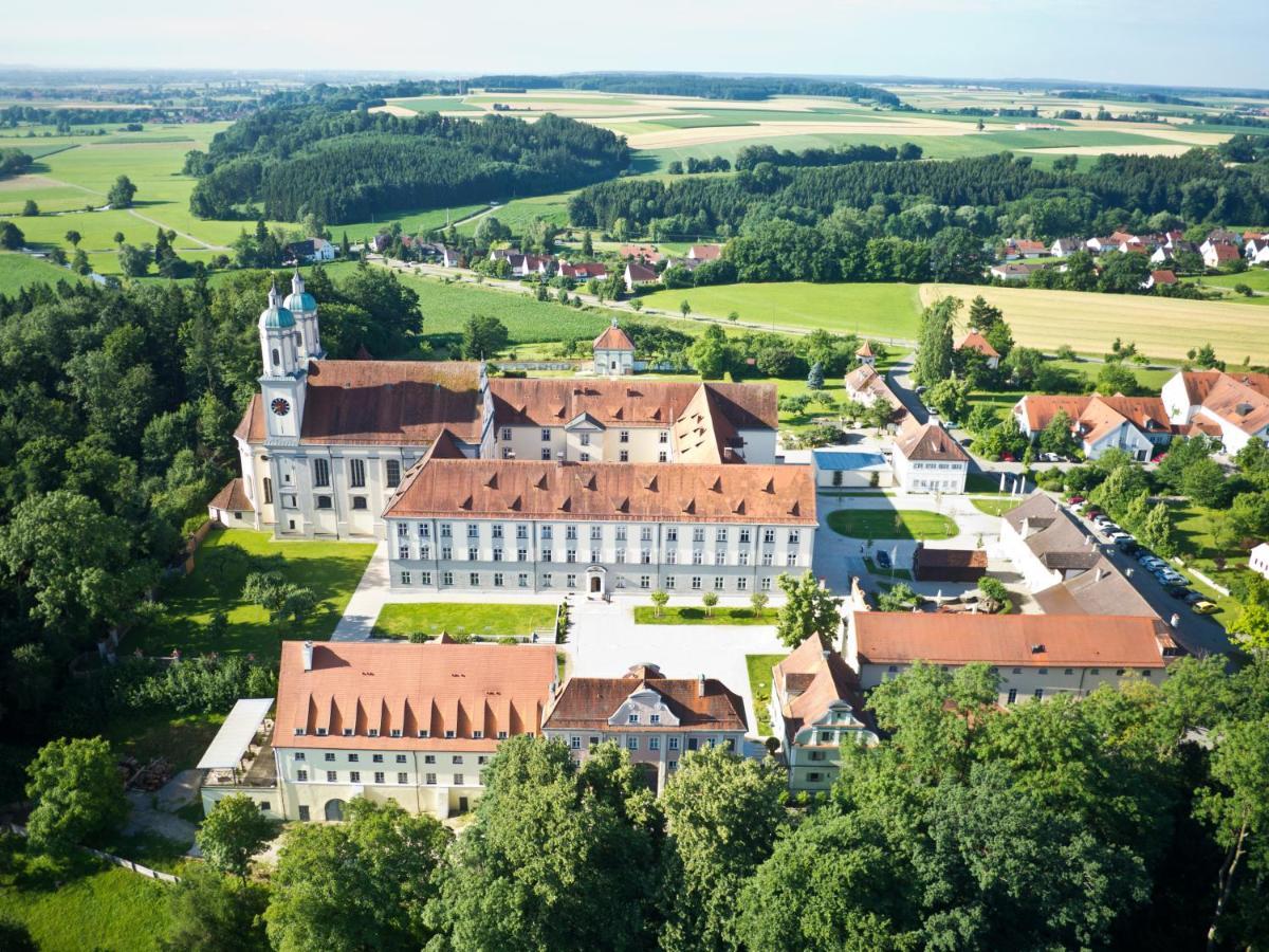 Hotel Kloster Holzen Allmannshofen Exterior foto