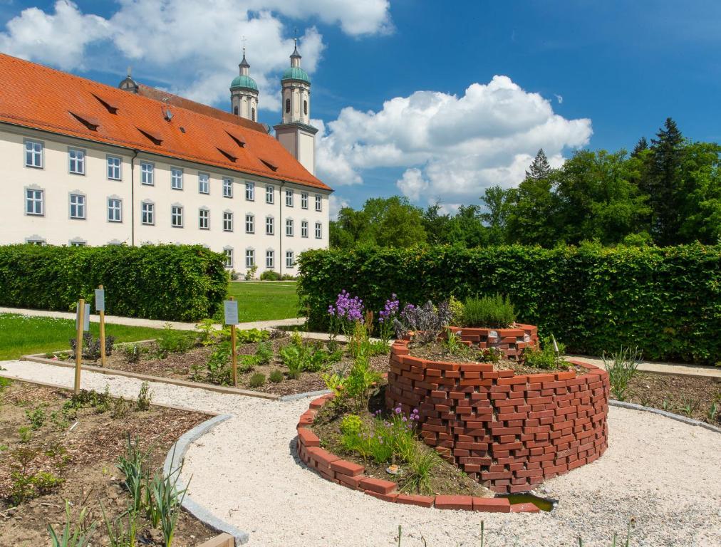 Hotel Kloster Holzen Allmannshofen Exterior foto